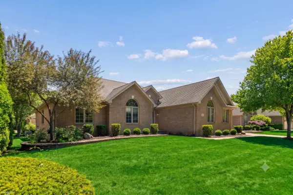 52688 Clinton Oak LN, ShelbyTwp, MI 48316