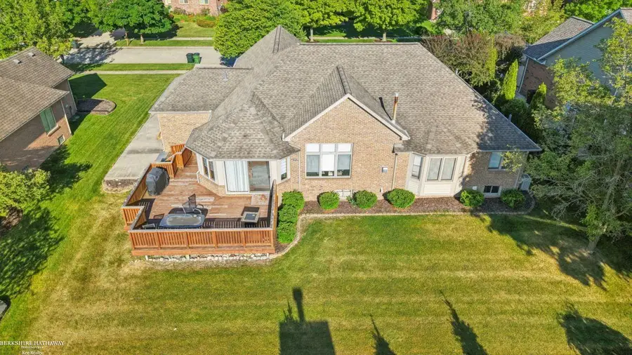 52688 Clinton Oak LN, Shelby, MI 48316 - #3
