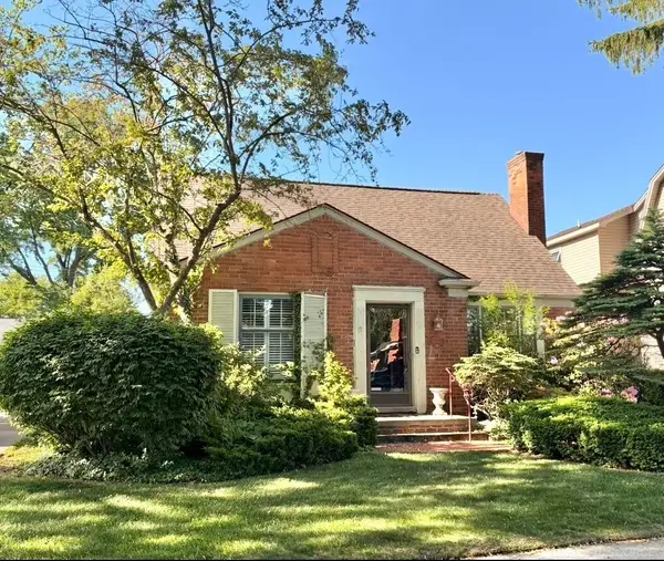 10794 Kingston AVE, HuntingtonWoods, MI 48070