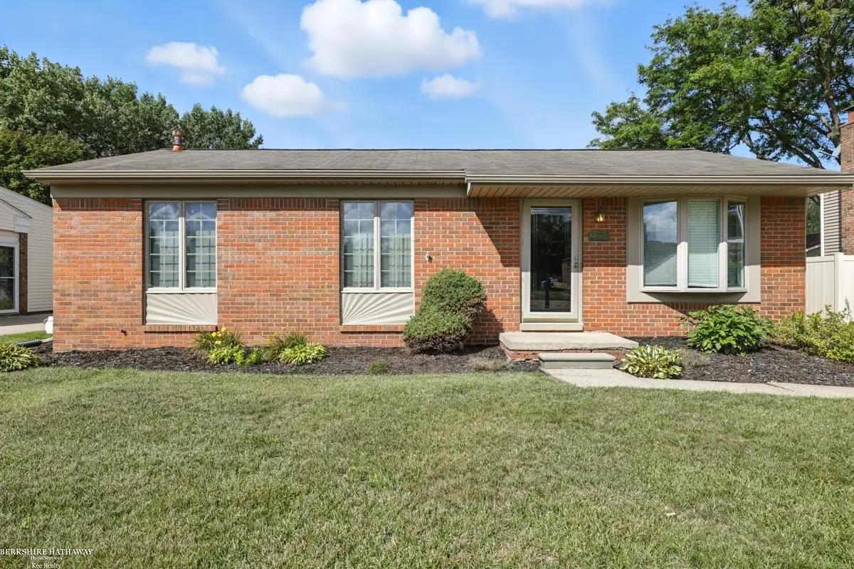 42011 CLAYTON ST, Clinton, MI 48038 - #1