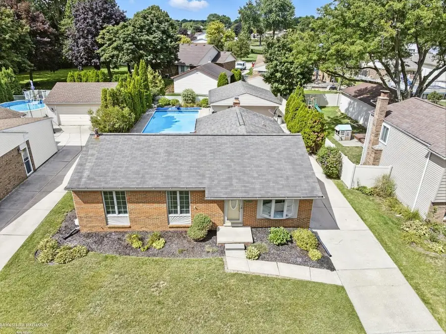 42011 CLAYTON ST, Clinton, MI 48038 - #2