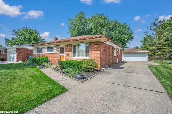 33247 Regal DR, Fraser, MI 48026