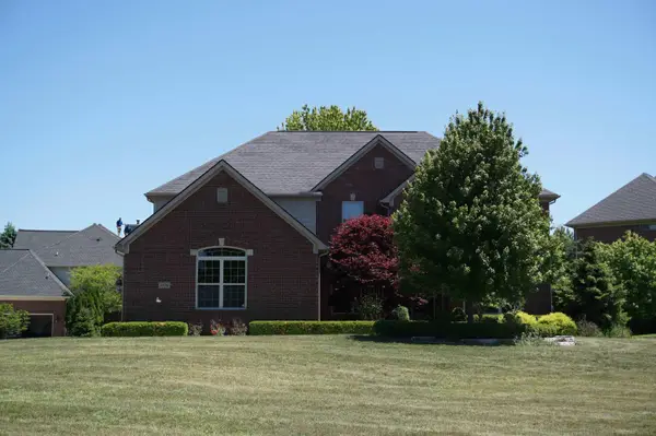 3526 Hawthorn CT, Rochester, MI 48363