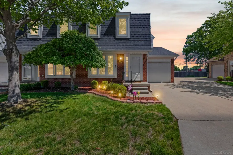 500 Pineview CT, Saint Clair Shores, MI 48081 - #2