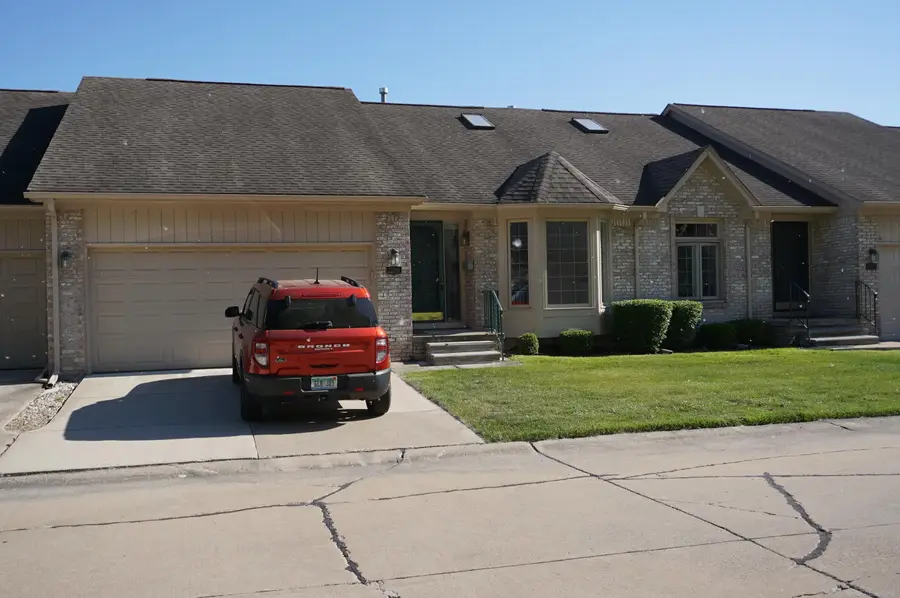 15568 Austin CT, Clinton Township, MI 48035 - #2