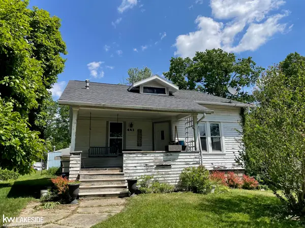 441 E Saint Clair ST, Almont, MI 48003