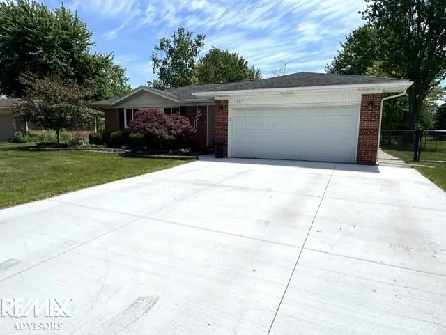 19314 Cooper ST, Clinton, MI 48038 - #3