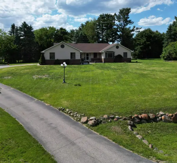 9764 Annabelle CT, SouthLyon, MI 48178