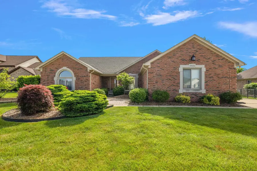 48626 Thorncroft DR, Macomb, MI 48044 - #2