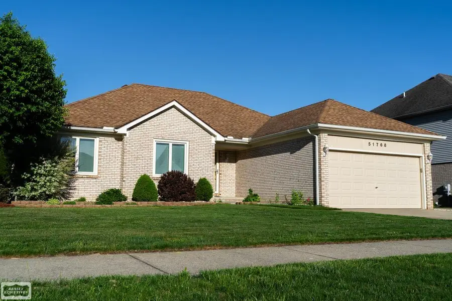 51768 Blue Spruce DR, Macomb, MI 48042 - #2