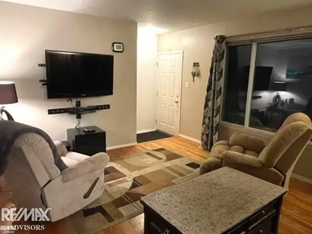 30607 Glenwood CIR, Warren, MI 48088 - #2