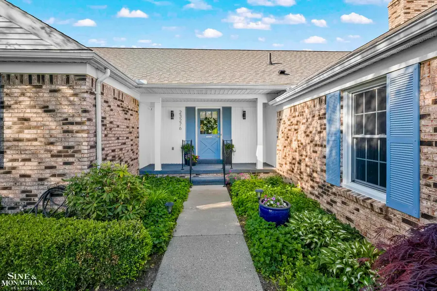 23276 Robert John ST, Saint Clair Shores, MI 48080 - #2