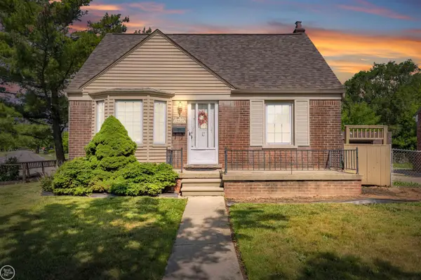 19505 Kelly RD, HarperWoods, MI 48225