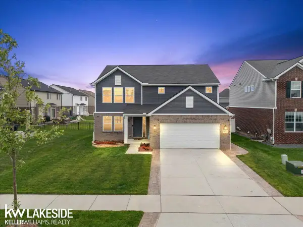 23732 Shadow Woods AVE, Macomb, MI 48042