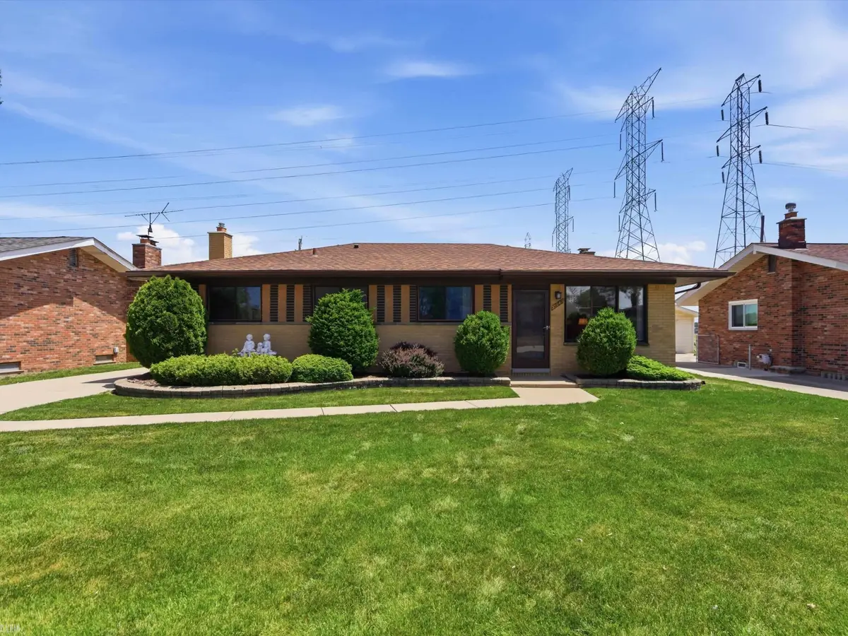 35842 Malibu DR, Sterling Heights, MI 48312 - #1