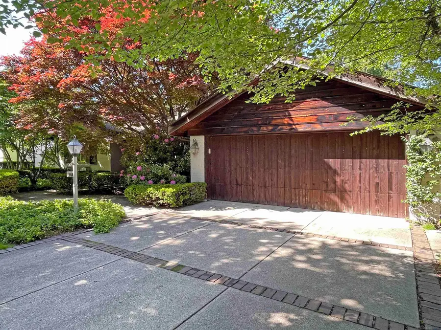1220 S Oxford RD, Grosse Pointe Woods, MI 48236 - #2