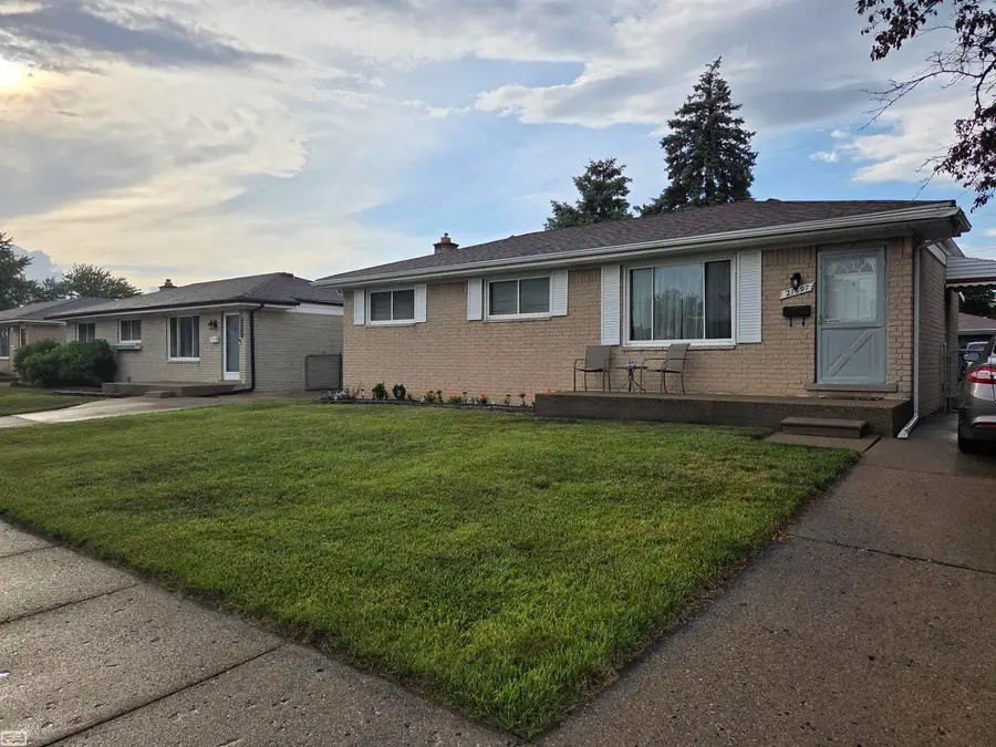 27697 Larry ST, Roseville, MI 48066 - #2