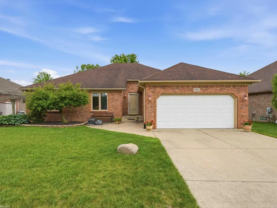 19866 Barchester DR, Macomb, MI 48044 - #2