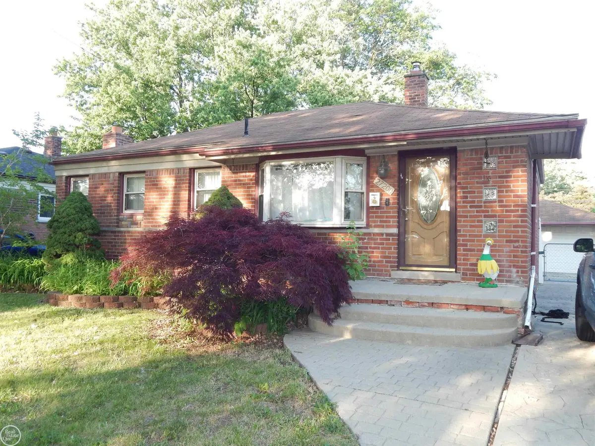 27200 Larchmont ST, Saint Clair Shores, MI 48081 - #1