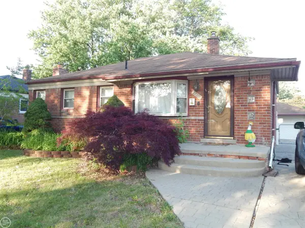 27200 Larchmont ST, StClairShores, MI 48081