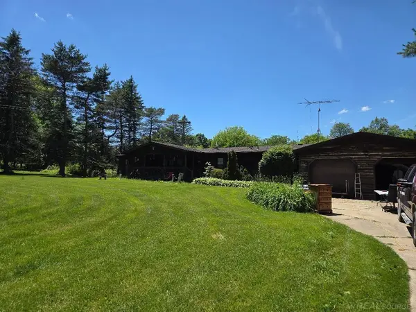 2960 Oakview ST, Dryden, MI 48428