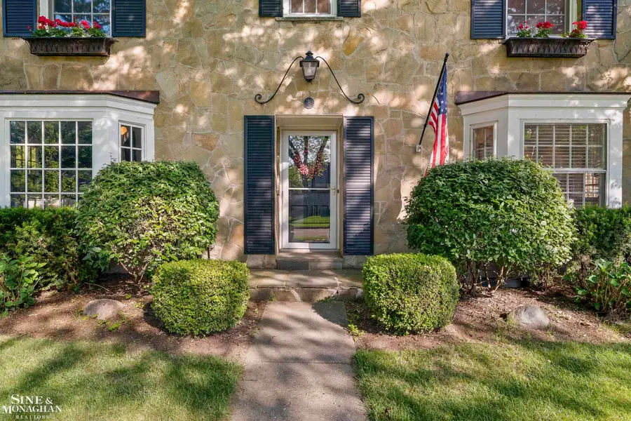 8 Radnor CIR, Grosse Pointe Farms, MI 48236 - #2