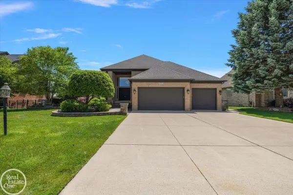 49572 Compass Point DR, Chesterfield, MI 48047