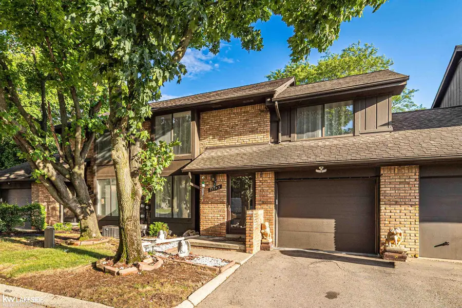 37143 Clubhouse DR, Sterling Heights, MI 48312 - #2