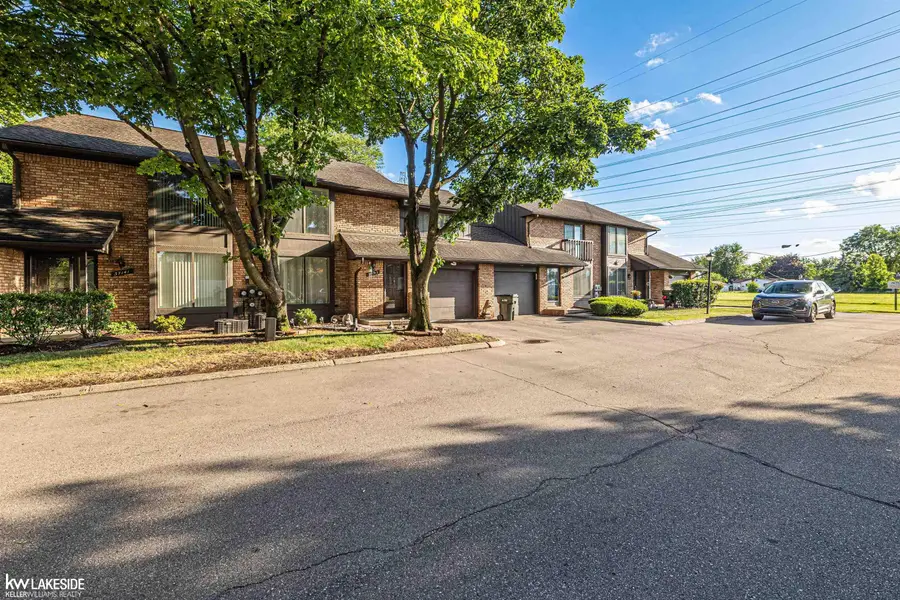 37143 Clubhouse DR, Sterling Heights, MI 48312 - #3