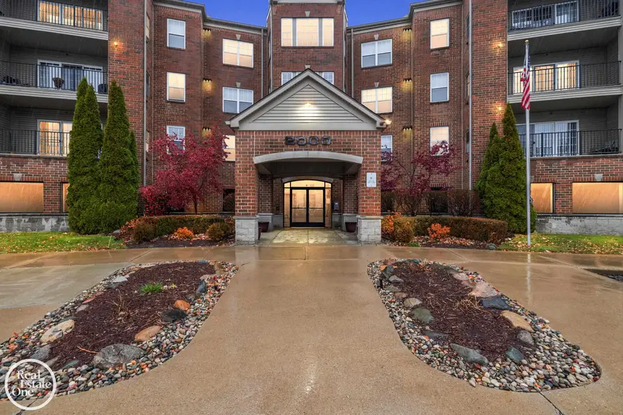 2118 Country Club DR, Saint Clair Shores, MI 48082 - #2