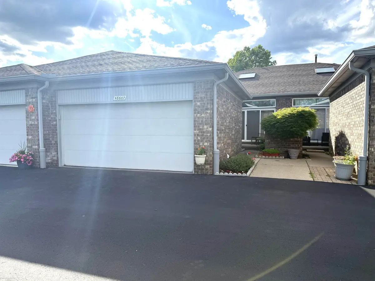 48607 Sugar Bush CT, Shelby, MI 48315 - #1