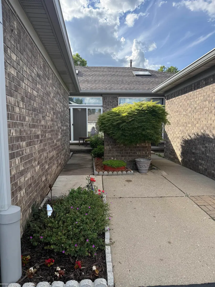 48607 Sugar Bush CT, Shelby, MI 48315 - #2