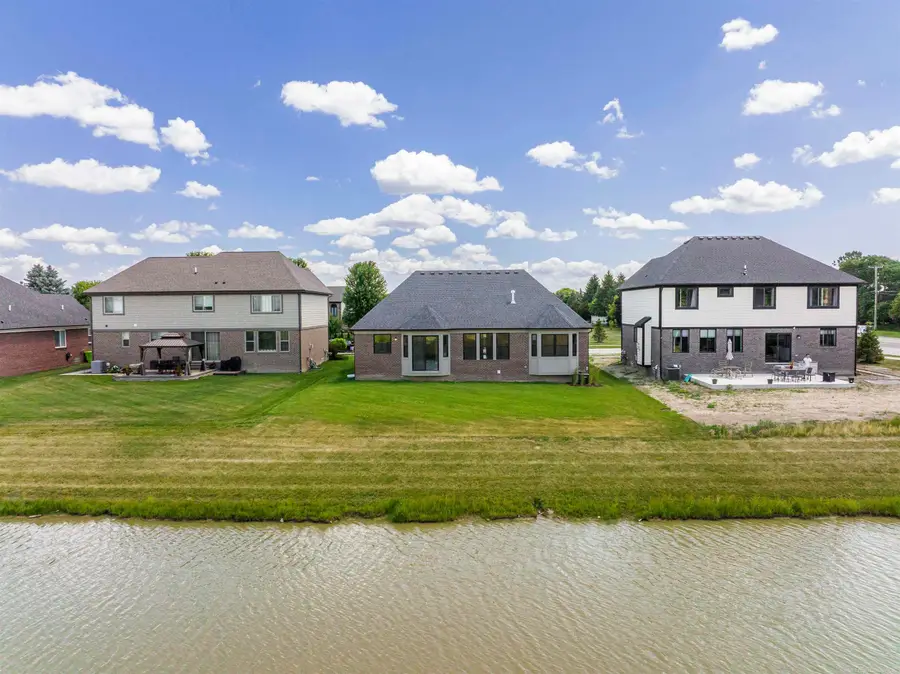 48937 Bartlet DR, Macomb, MI 48044 - #2