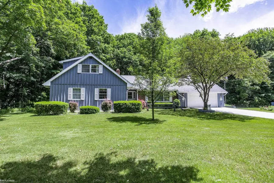 3285 Yorkshire DR, Port Huron, MI 48060 - #2
