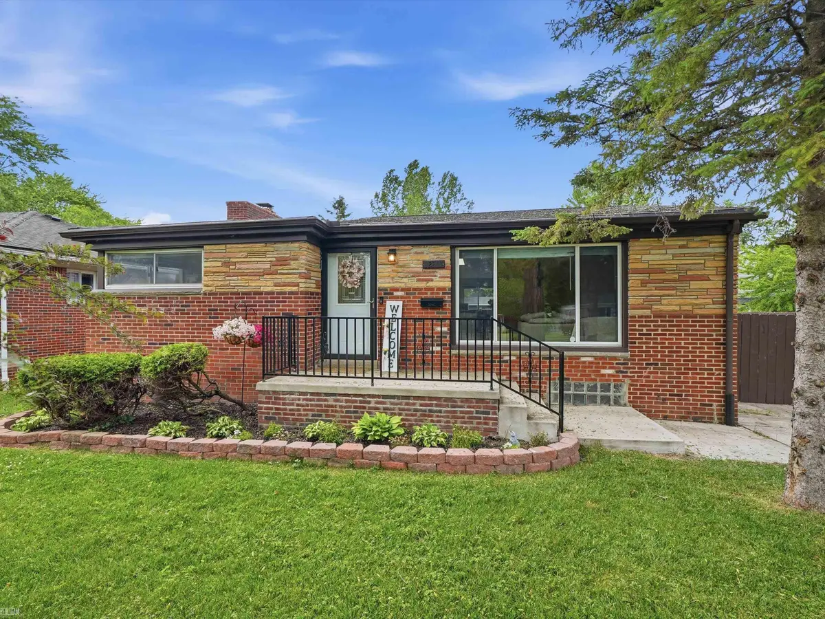 22245 Raymond ST, Saint Clair Shores, MI 48082 - #1