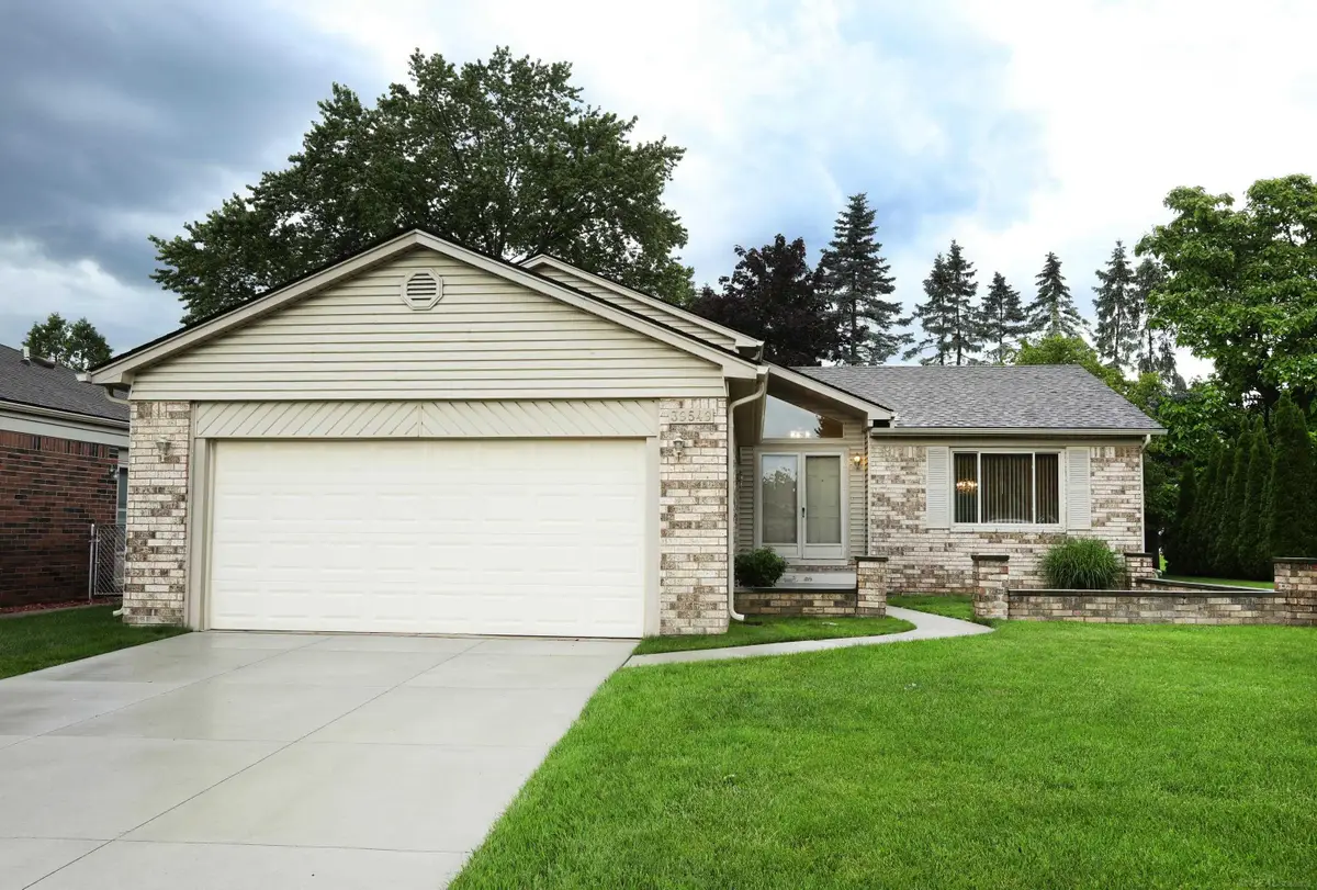 39549 Chantilly DR, Sterling Heights, MI 48313 - #1