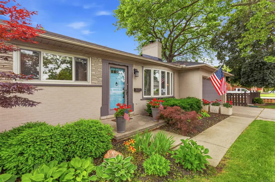 26360 Jefferson AVE, Saint Clair Shores, MI 48081 - #2