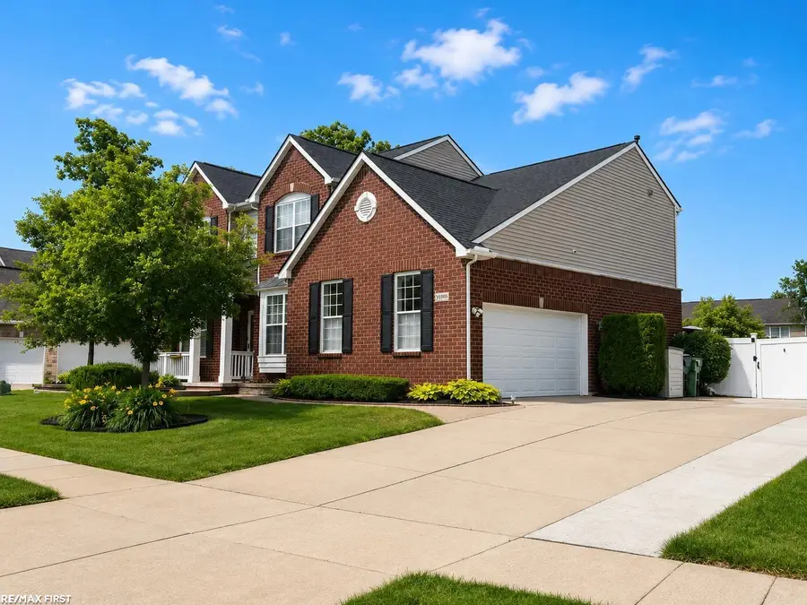 55590 Irvin DR, Shelby, MI 48316 - #3