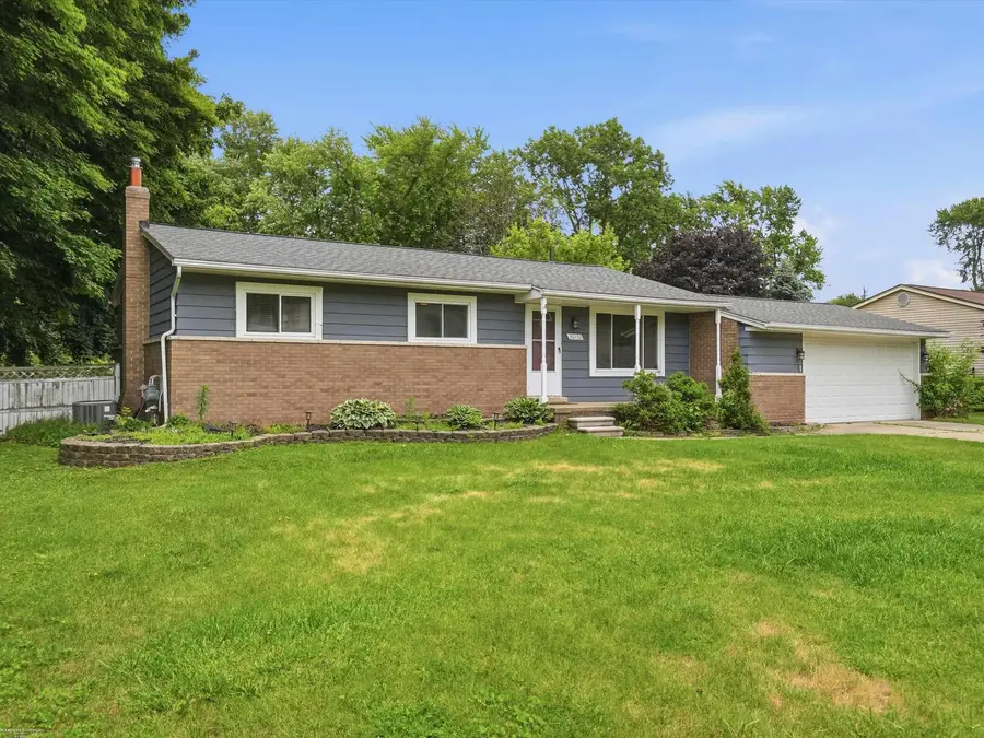 38450 Elmite ST, Harrison Township, MI 48045 - #2