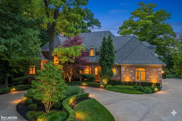 1868 Carsons Cove CV, CommerceTwp, MI 48390