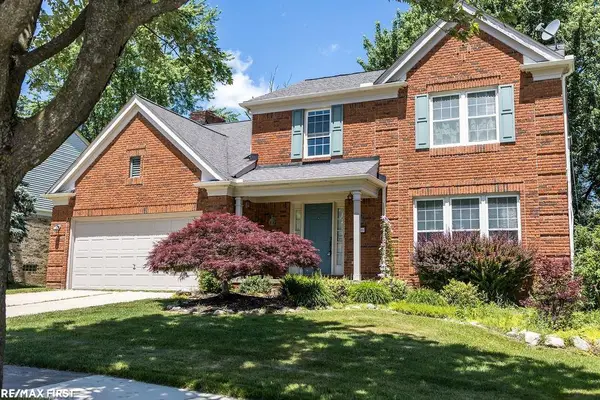 199 Saxon CT, RochesterHills, MI 48307