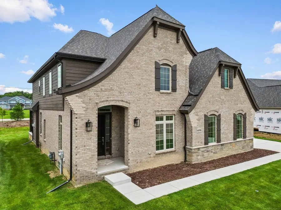 55735 Bay Oaks CT, Shelby, MI 48315 - #2