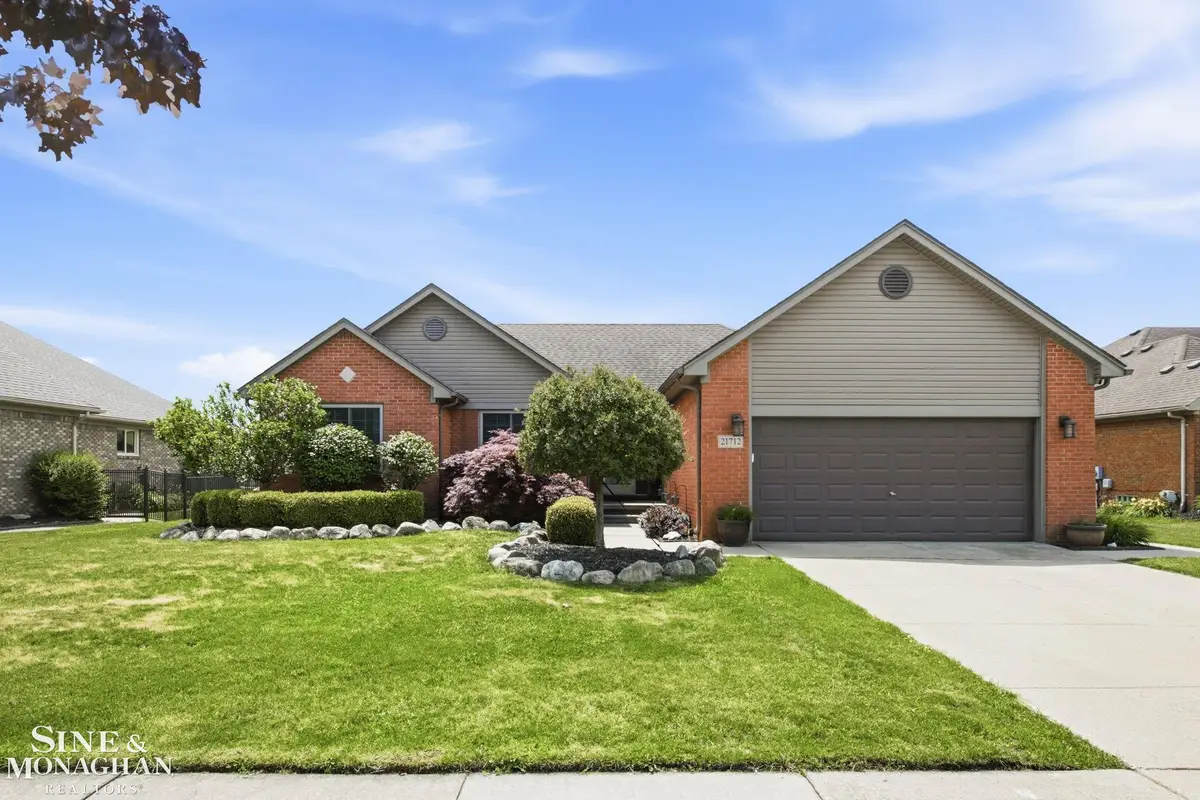 21712 Sabrina DR, Macomb, MI 48044 - #1
