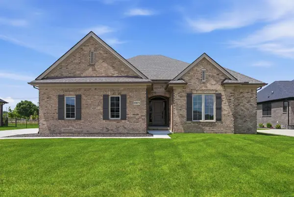 55671 Bay Oaks CT, ShelbyTwp, MI 48315