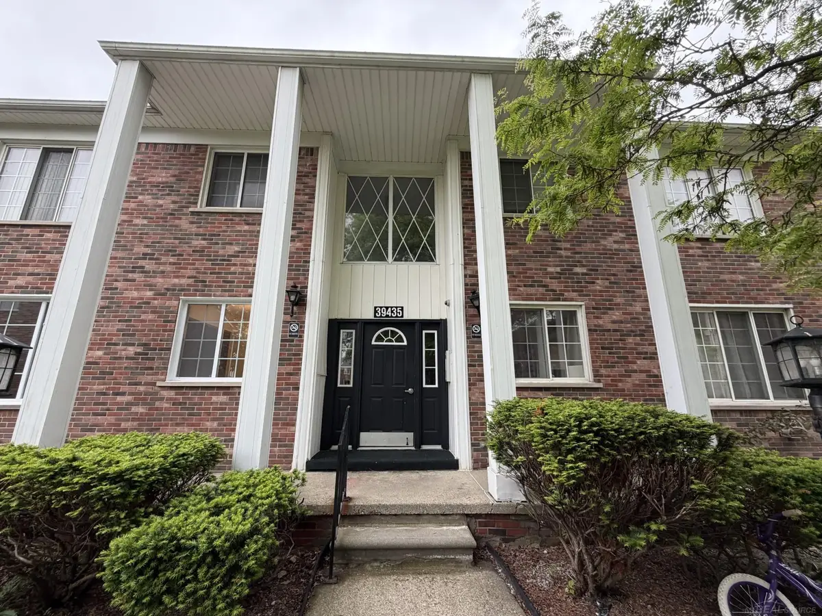 39435 Van Dyke AVE, Sterling Heights, MI 48313 - #1