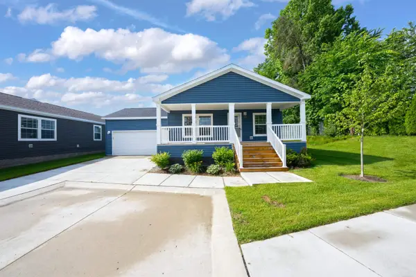 2756 Naples CT, Lapeer, MI 48446