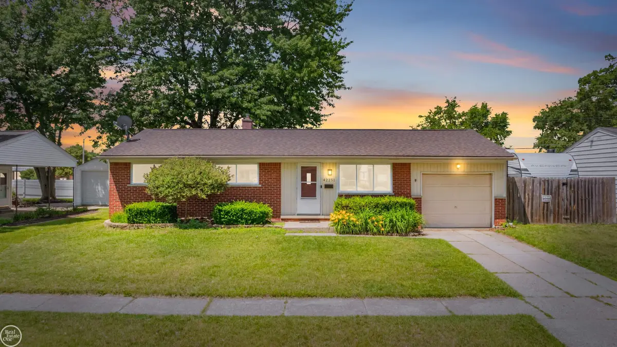 42251 BETLEY DR, Sterling Heights, MI 48313 - #1