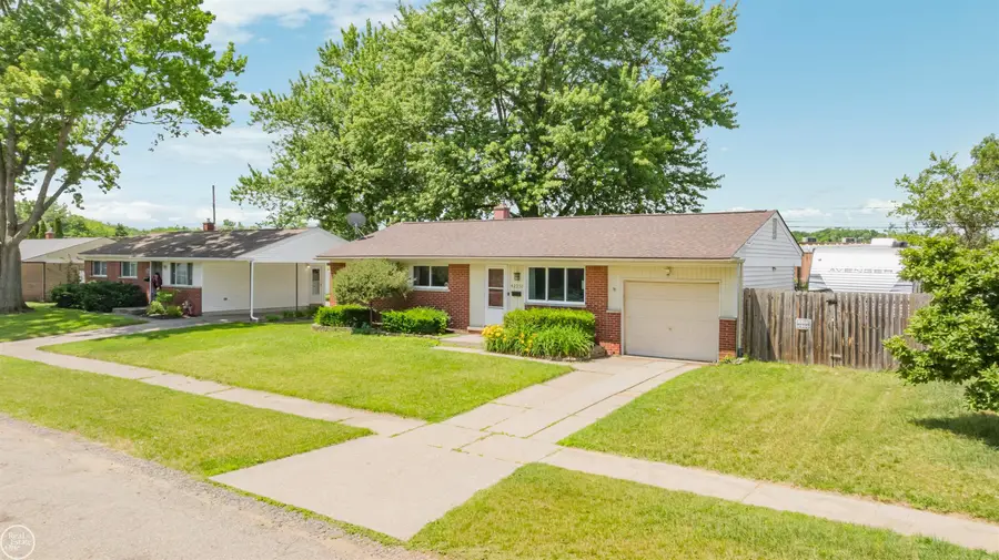 42251 BETLEY DR, Sterling Heights, MI 48313 - #2