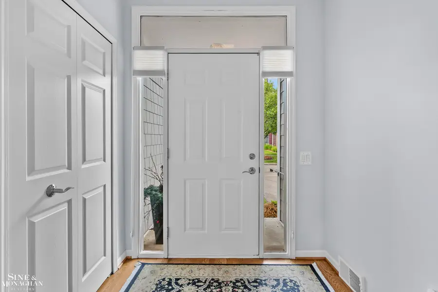 9005 Harbor PL, Saint Clair Shores, MI 48080 - #3