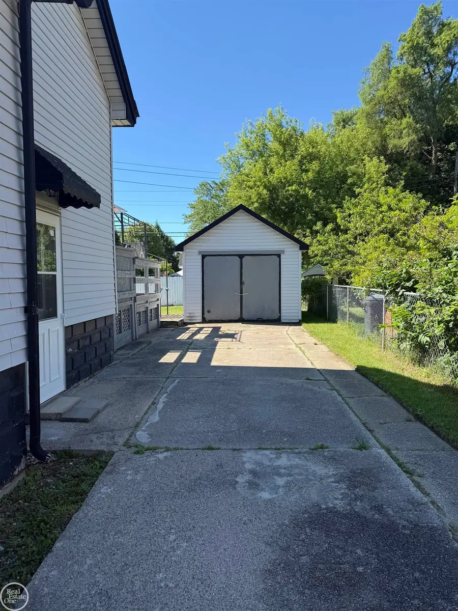 33 High ST, Mount Clemens, MI 48043 - #2